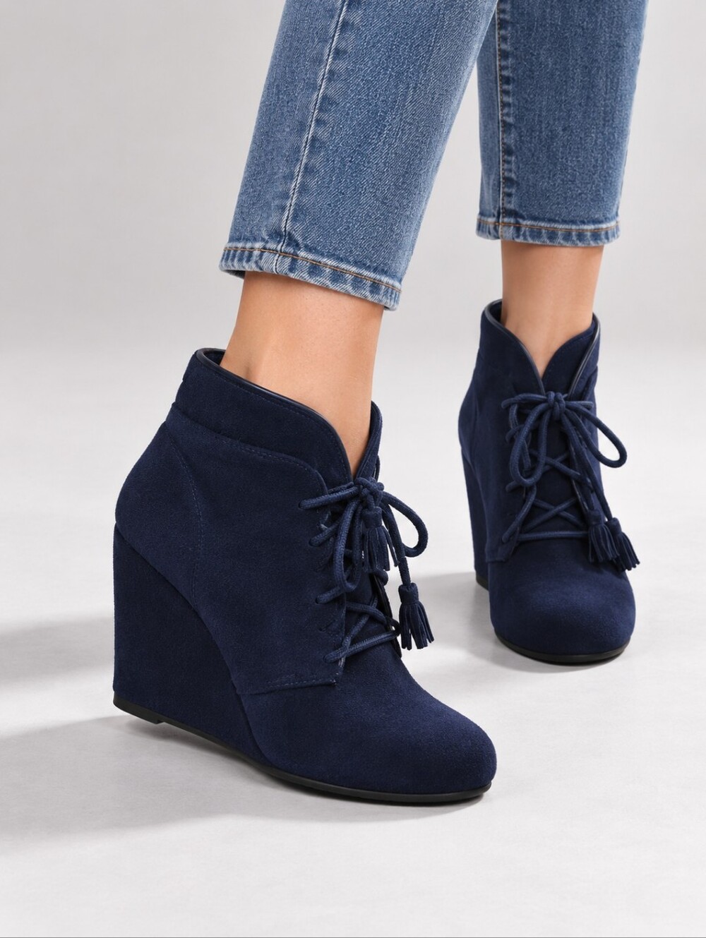 🥝Madden Girl Navy Lace-Up Wedge Booties – Size 8.5